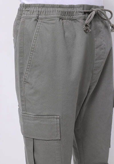 اعرض التفاصيل لـ أخضر للرجال بناطيل