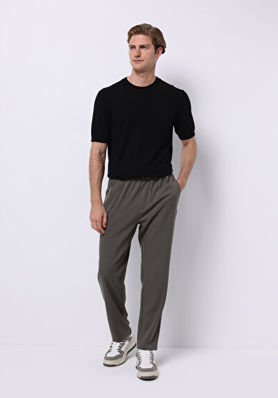 صورة من أخضر للرجال بناطيل