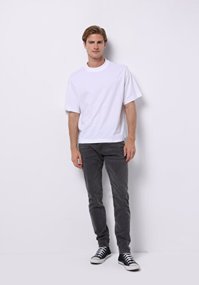 صورة من أسود للرجال بناطيل