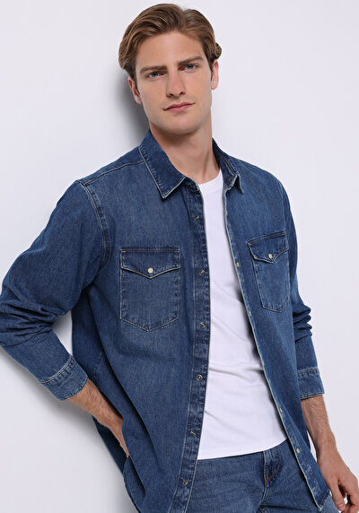 صورة من أزرق للرجال قميص  كم طويل