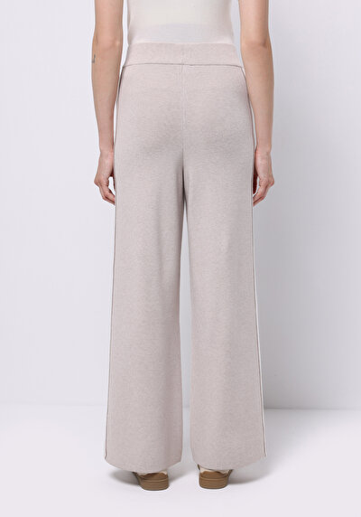 اعرض التفاصيل لـ  للنساء بنطال رياضي