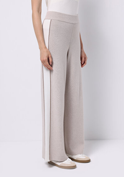 اعرض التفاصيل لـ  للنساء بنطال رياضي