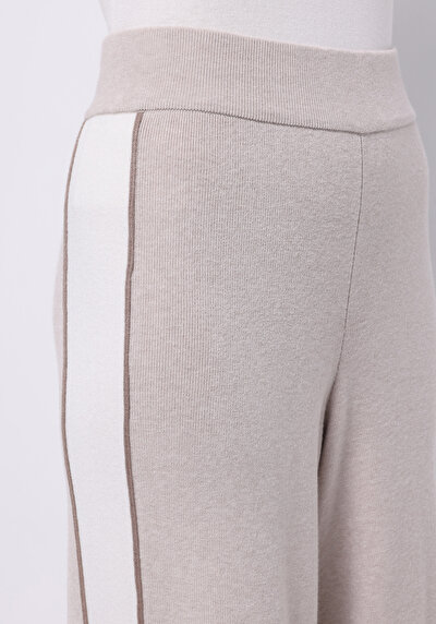 اعرض التفاصيل لـ  للنساء بنطال رياضي