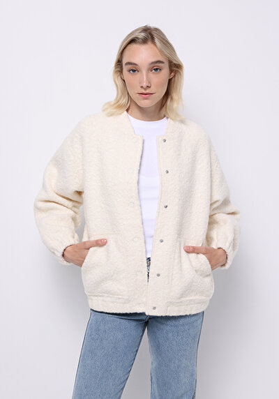 صورة من بيج فاتح للنساء 