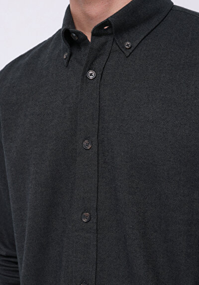 صورة من كاكي للرجال قميص كم طويل