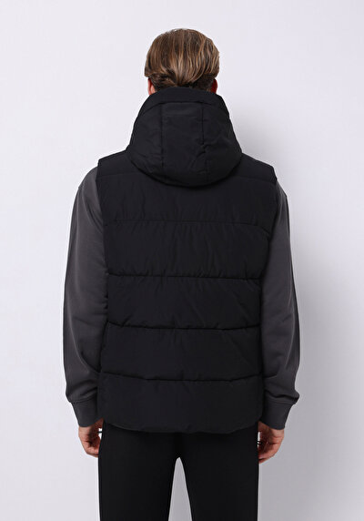 صورة من أسود للرجال صدرية