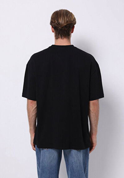 صورة من أسود للرجال تي شيرت بأكمام قصيرة