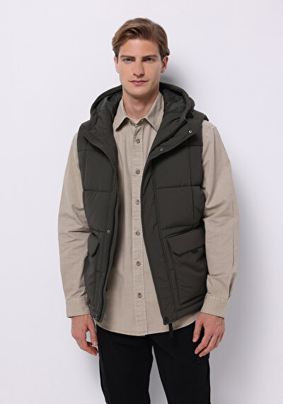 صورة من كاكي للرجال صدرية