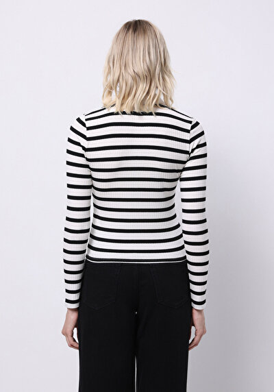 صورة من أسود للنساء بلوزة كم طويل