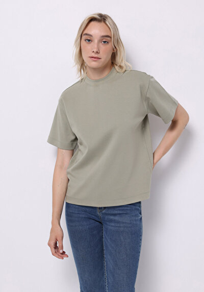 صورة من أخضر للنساء تي شيرت بأكمام قصيرة