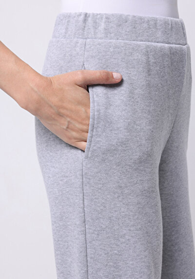 اعرض التفاصيل لـ رمادي للنساء بنطال رياضي