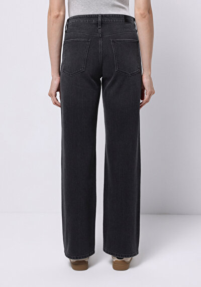 صورة من أسود للنساء بناطيل