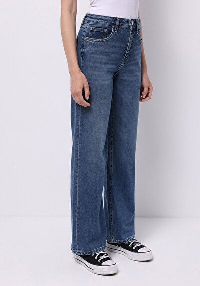 صورة من أزرق للنساء بناطيل