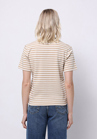 صورة من بيج للنساء تي شيرت بأكمام قصيرة