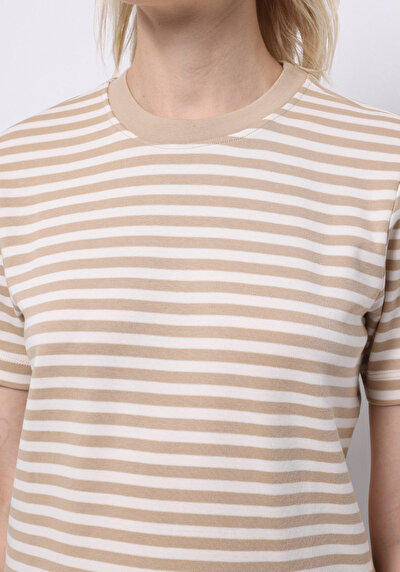 صورة من بيج للنساء تي شيرت بأكمام قصيرة