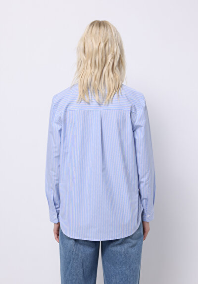 صورة من أزرق للنساء قميص كم طويل