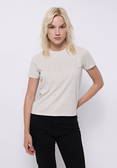 صورة من بيج فاتح للنساء 