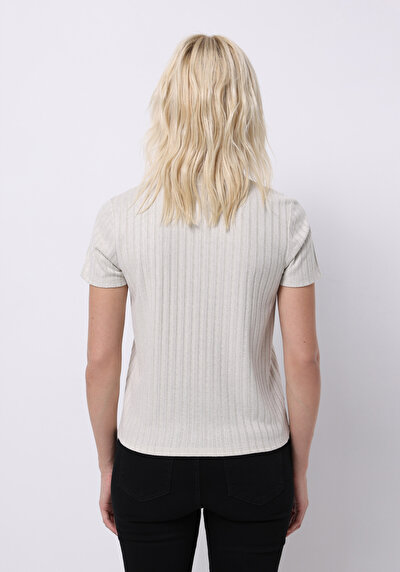 صورة من بيج فاتح للنساء