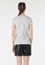 thumb-اعرض التفاصيل لـ تي شيرت نسائي رمادي قصير الأكمام بقصة عادية