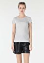 thumb-اعرض التفاصيل لـ تي شيرت نسائي رمادي قصير الأكمام بقصة عادية